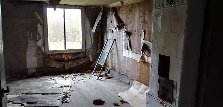 Why Selling a Distressed House Through Traditional Methods Fails in California